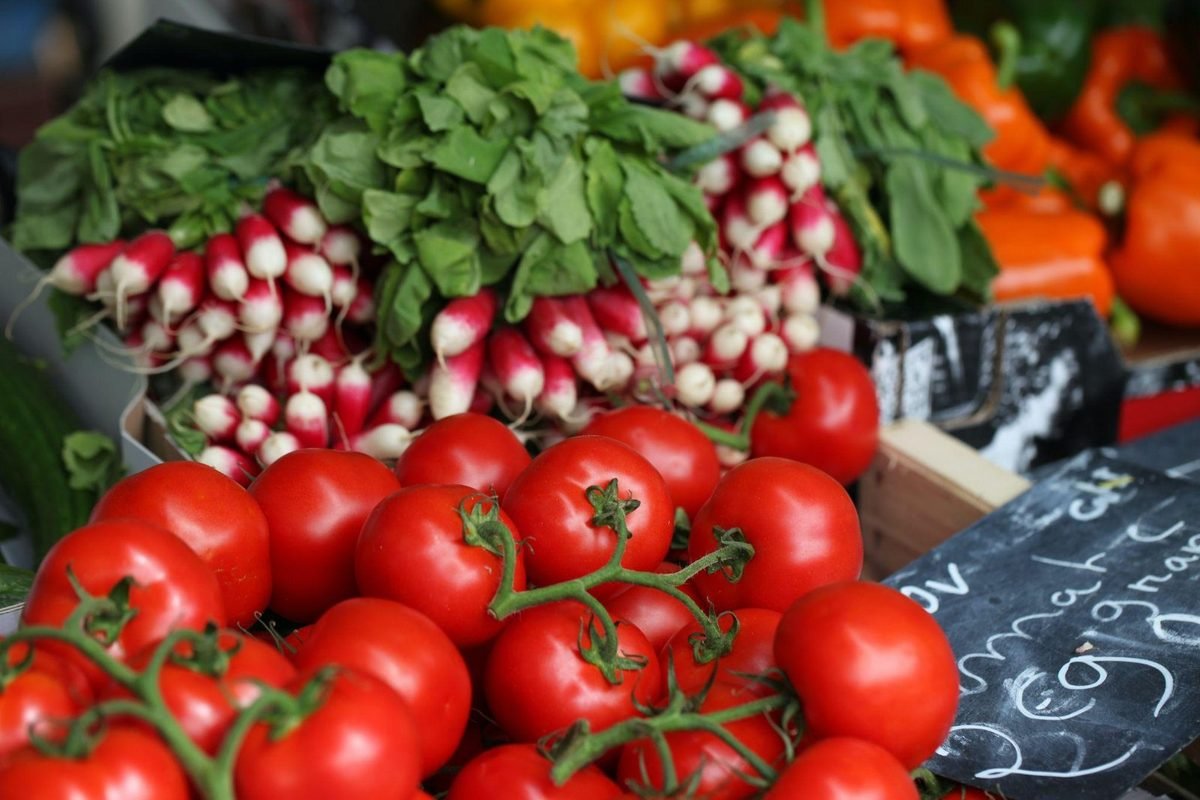 Hybrid or Heirloom Tomatoes? Which of These Two Types Is better?