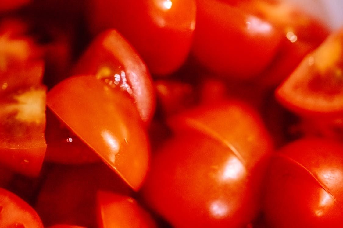 Is Growing Tomato Plants From Sliced Tomato Beneficial?