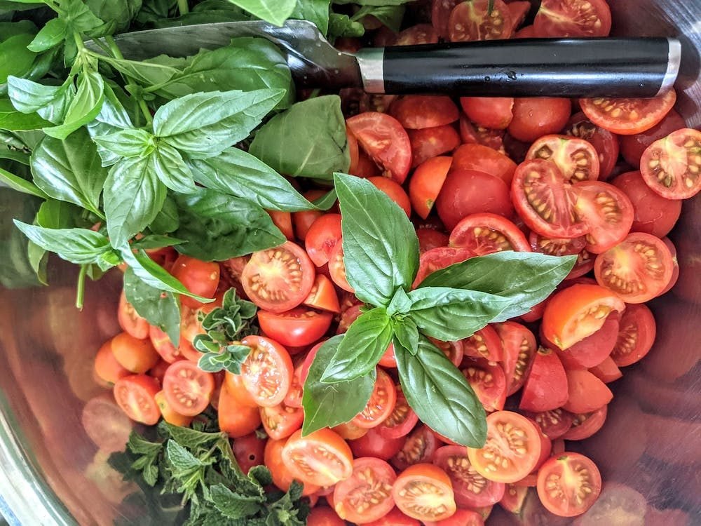 Is Growing Tomato Plants From Sliced Tomato Beneficial?